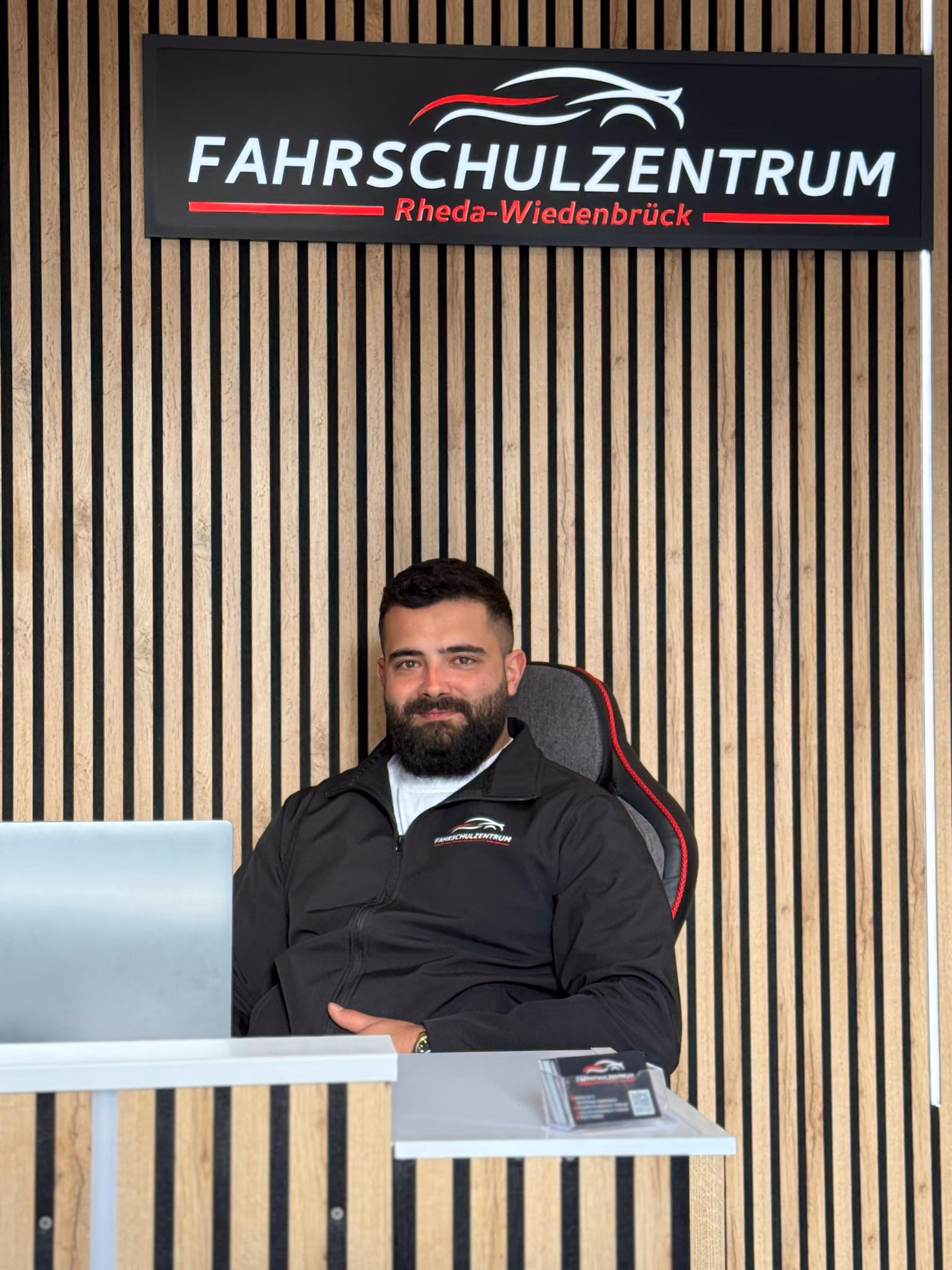 Roberto, Büro am Fahrschulzentrum in Rheda-Wiedenbrück.