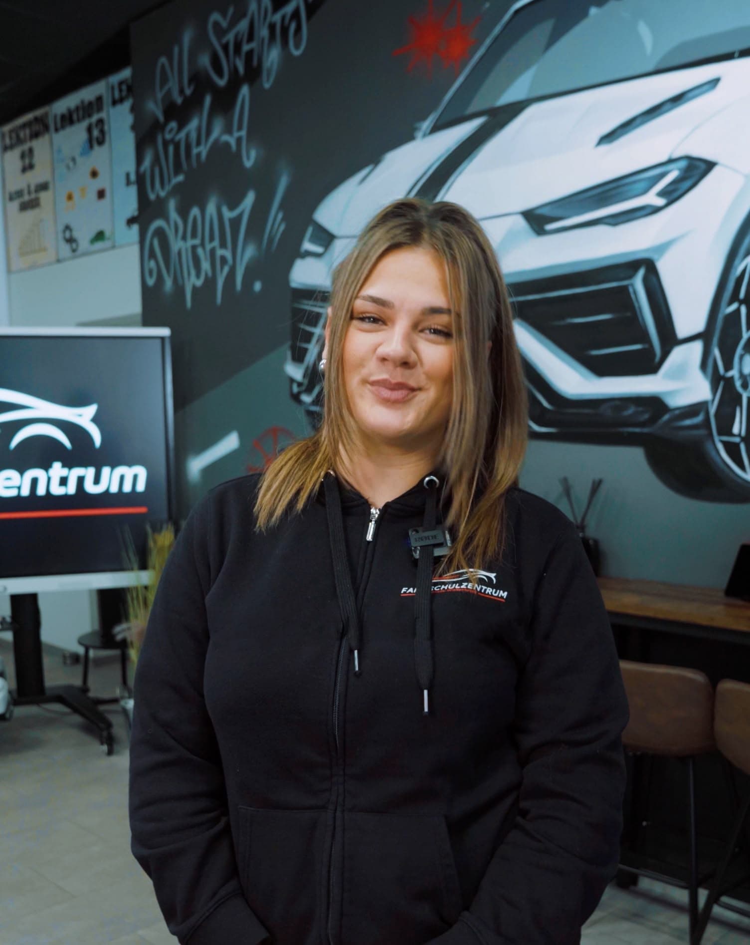 Alexandra vom Fahrschulzentrum Kassel erklärt die Schlüsselzahl B197